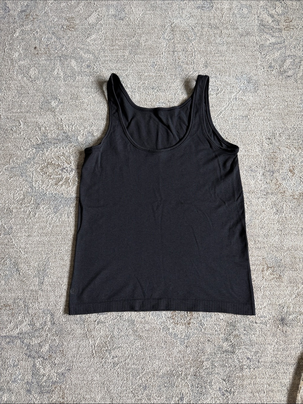 Women’s Lululemon black tank
Size:see measurements 
Color:black